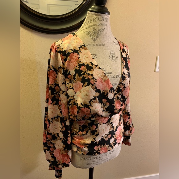 NWT SKIES ARE BLUE LONG SLEEVE FLOWERY TOP. PUFFED SLEEVES END W/SMOCKED CUFFS. - Picture 1 of 10